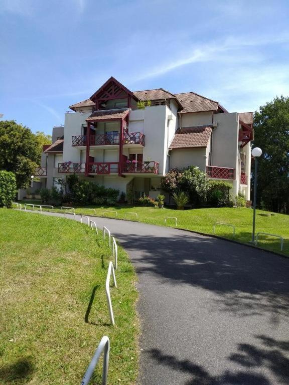 Le Petit Park-Studio-Terrasse- Piscine-Wifi Fibre Appartement Pau Buitenkant foto