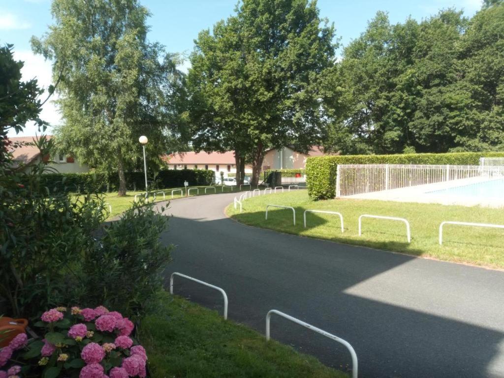 Le Petit Park-Studio-Terrasse- Piscine-Wifi Fibre Appartement Pau Buitenkant foto